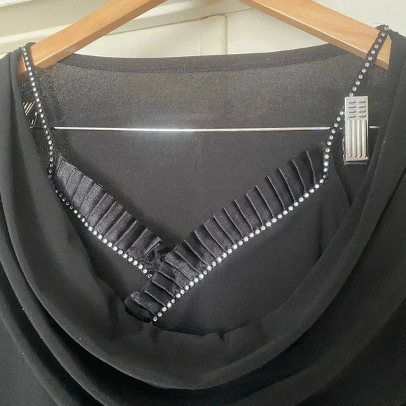 Amazing Beautiful Set of Blouse and Skirt ( made  in Turkey 🇹🇷) - Picture 4 of 10